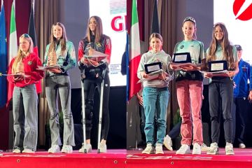 Nel montaggio le due premiazioni che vedono Julie (foto a sx) e Jacqueline (foto a dx) conquistare l'oro