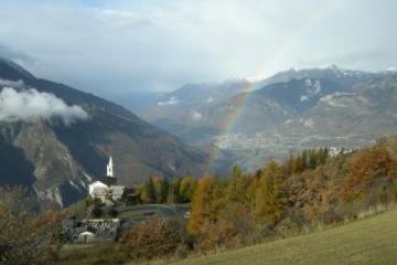 La chiesa di San Pantaleone è visibile da lontanissimo