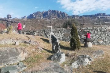 La croce di Champeille da Piana, punto di partenza del sentiero nr.02
